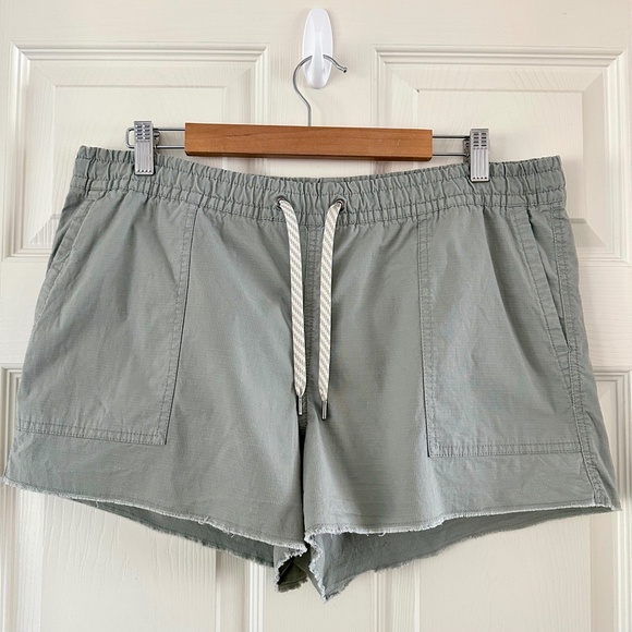 Vuori Vintage Ripstop Short in Eucalyptus Green Women's Size Large - Picture 4 of 11
